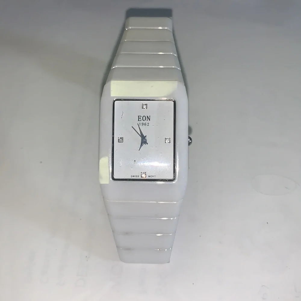 EON stunning watch